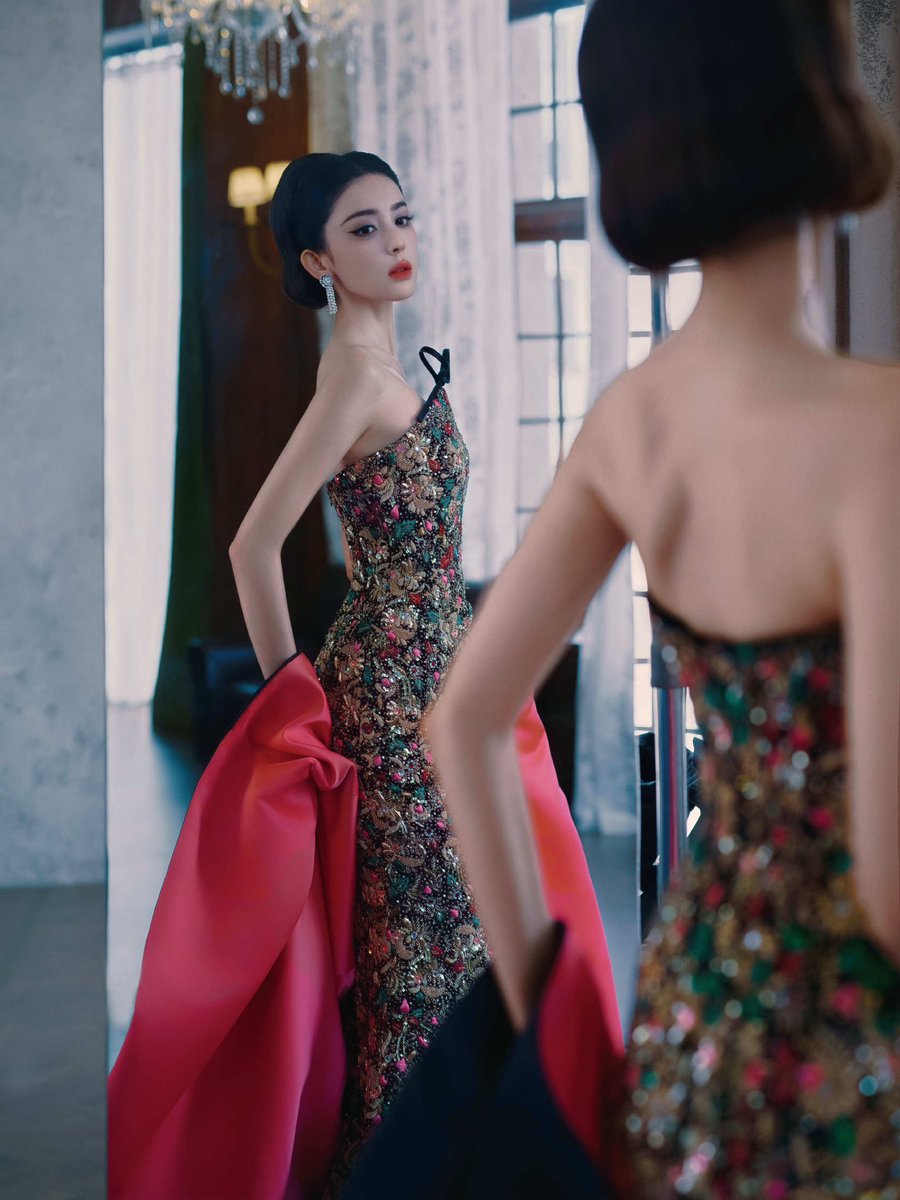 aday27aday's tweet photo. รูปจากสตูดิโอ😍😍😍

#VOGUEForcesofFashion
#กู่ลี่น่าจา #Gulinazha #Gulnazar https://t.co/vKy98cnc9J