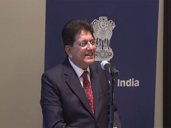 AubellieBei1t's tweet photo. Indien und Deutschland wollen den Freihandel zwischen Indien und der EU sowie die industrielle Zusammenarbeit voranbringen. Engere Wirtschaftsbeziehungen können Handel, Investitionen und Arbeitsplätze stärken. 🇮🇳🇩🇪 #Indien #Deutschland #EU #Wirtschaft https://t.co/a2KcTJSha0