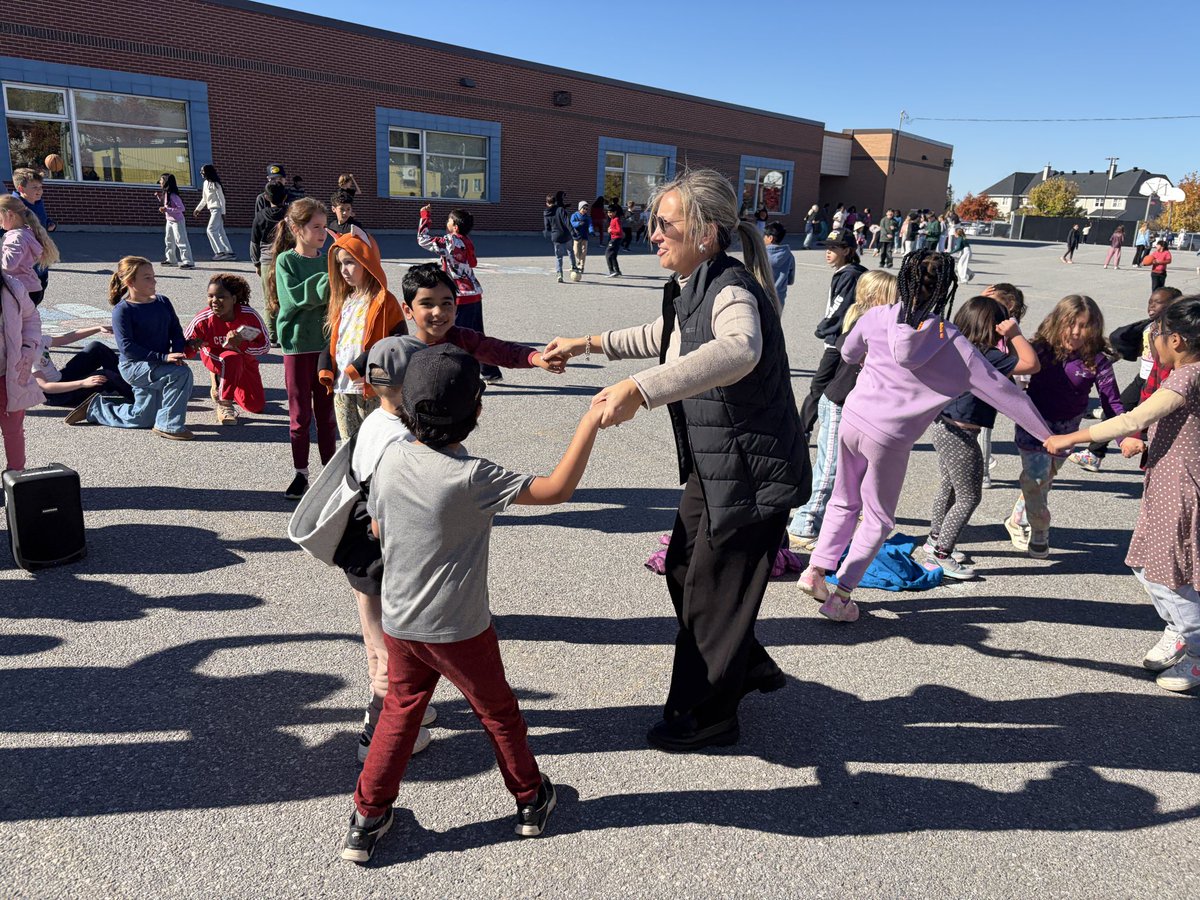 StStephenOCSB's tweet photo. ☀️ What a wonderful day for an outdoor dance party! 💃🕺 Our Stallions are soaking up the sunshine, showing off their moves, and dancing all recess. 🎶🐎 #StallionPride https://t.co/v375Nz6ObI