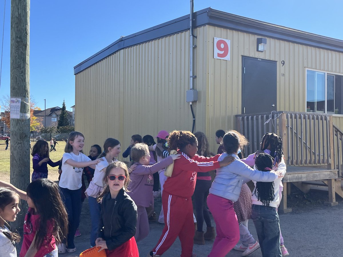 StStephenOCSB's tweet photo. ☀️ What a wonderful day for an outdoor dance party! 💃🕺 Our Stallions are soaking up the sunshine, showing off their moves, and dancing all recess. 🎶🐎 #StallionPride https://t.co/v375Nz6ObI