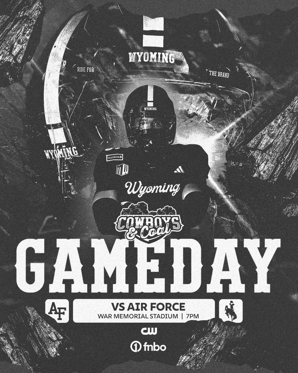 wyo_football's tweet photo. Under the lights 💡🏟️ https://t.co/CKdJh0DFqg