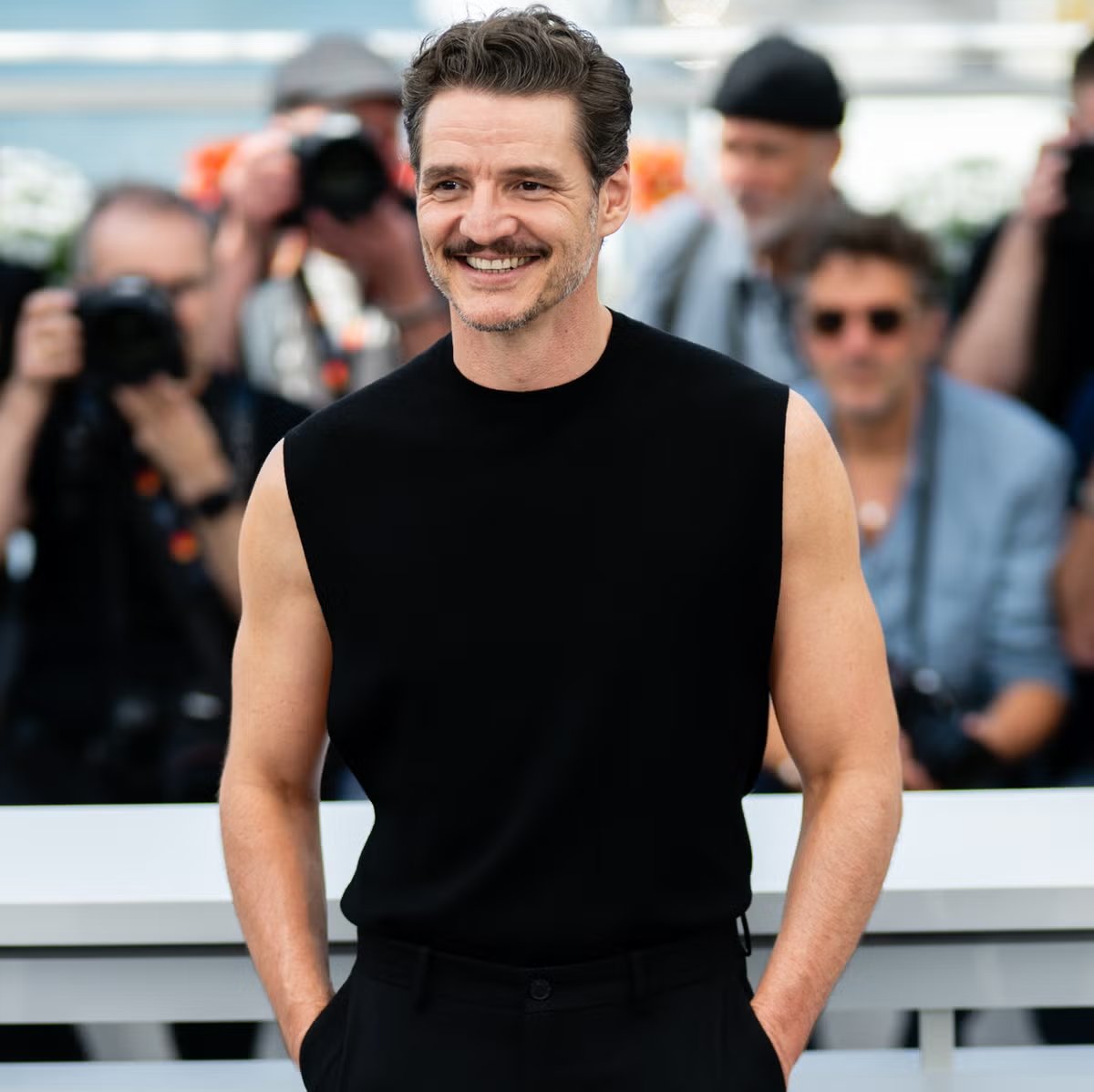 SammyRArmstrong's tweet photo. At 48, Pedro Pascal tore a back muscle and dislocated his shoulder filming Gladiator II.

At 50, he was Mister Fantastic.

Now 51, he looks fitter than ever.

4 things that got him back: https://t.co/9zEES1GDRu