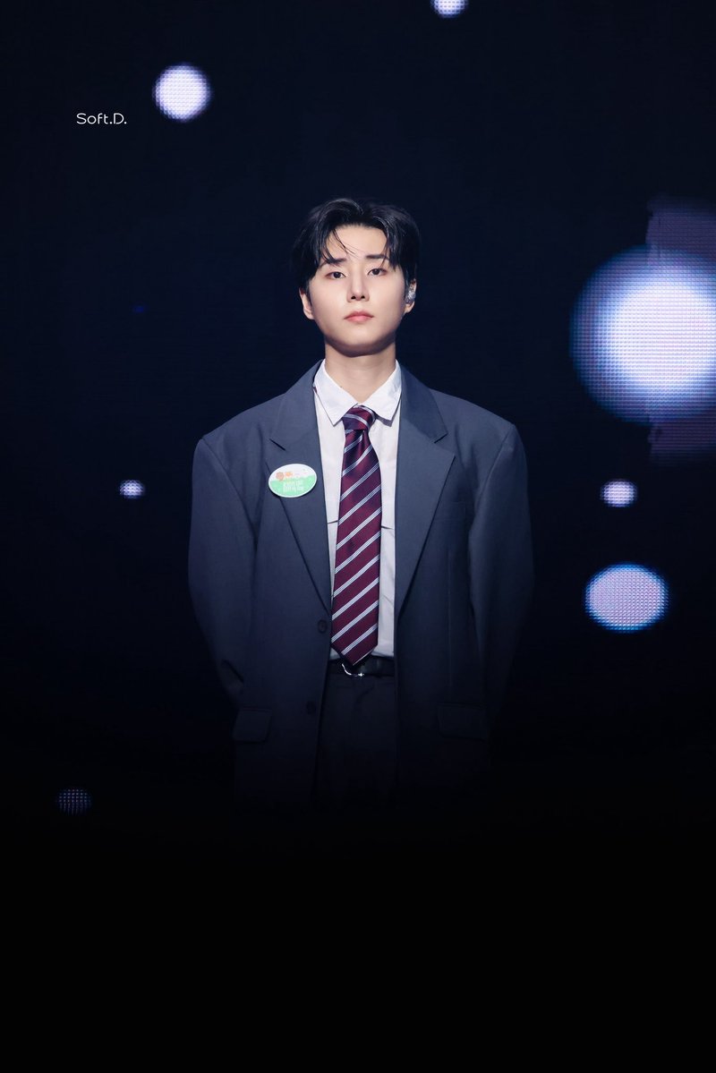 SoftD_'s tweet photo. 今天造型简直满分💯

#데이식스 #DAY6 https://t.co/JYzndzeb5X