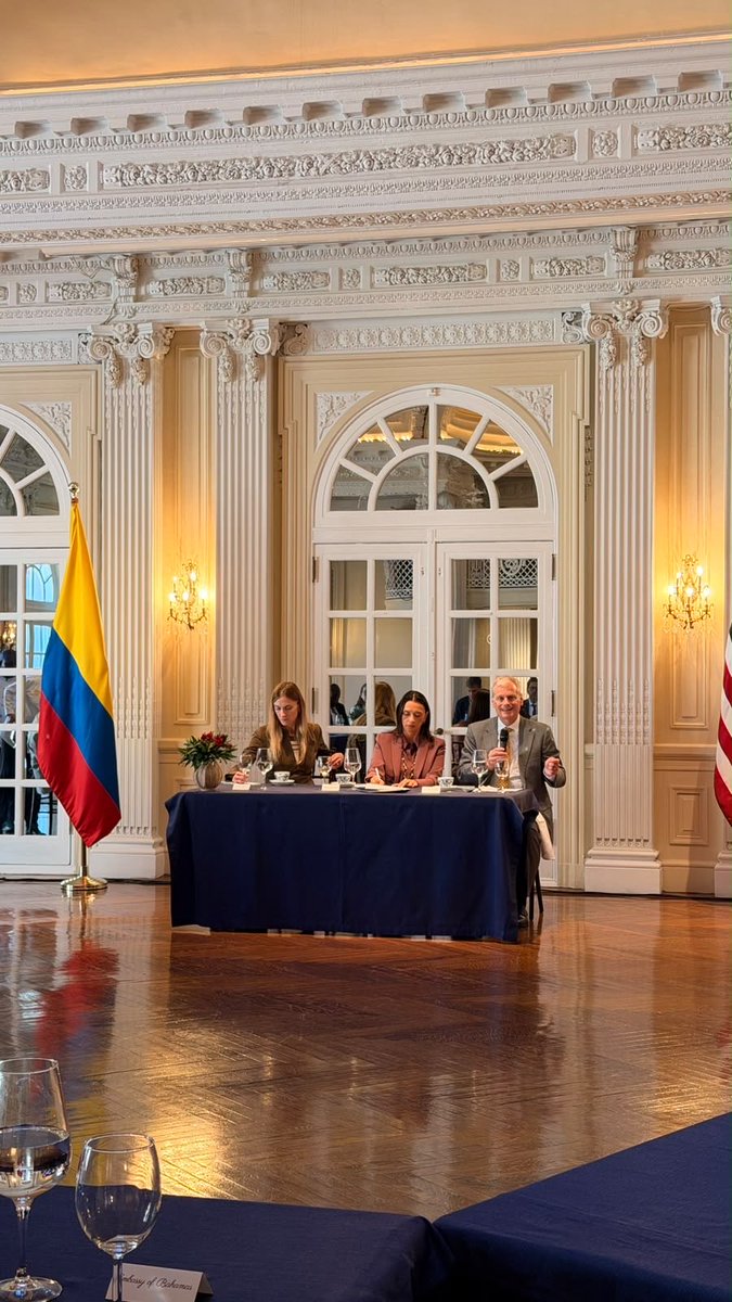 ericfarns's tweet photo. Really enjoyed the opportunity to discuss US midterms and implications for Latin America and the Caribbean with regional ambassadors, hosted by fabulous new Colombian ambassador Maria Consuelo Araujo, and to share the mic with @VandenbergCo head Carrie Filipetti. Excellent convo. https://t.co/Zj93nF7ZNP