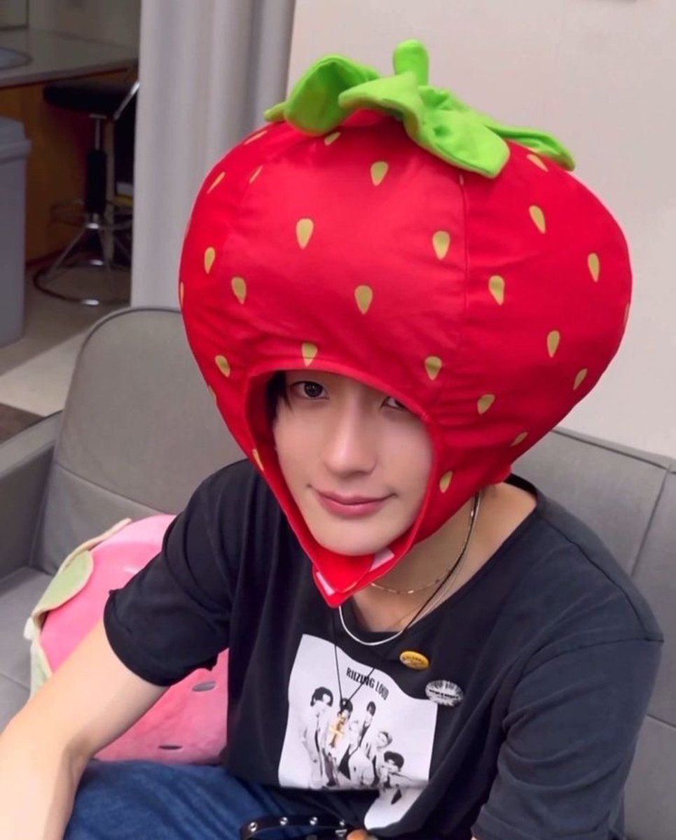 Jeunju_'s tweet photo. Ini Chef nya                                   Ini buatan nya https://t.co/JX8IFRa7D1