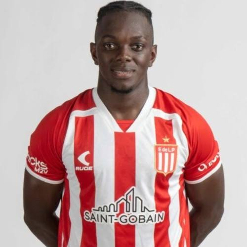 VidalGRV's tweet photo. Precisamos falar sobre o pior jogador da história do futebol sulamericano, que tentou sabotar a paz mundial ontem

Edwuin Cetré é full bagre https://t.co/1ssj3RMUuT