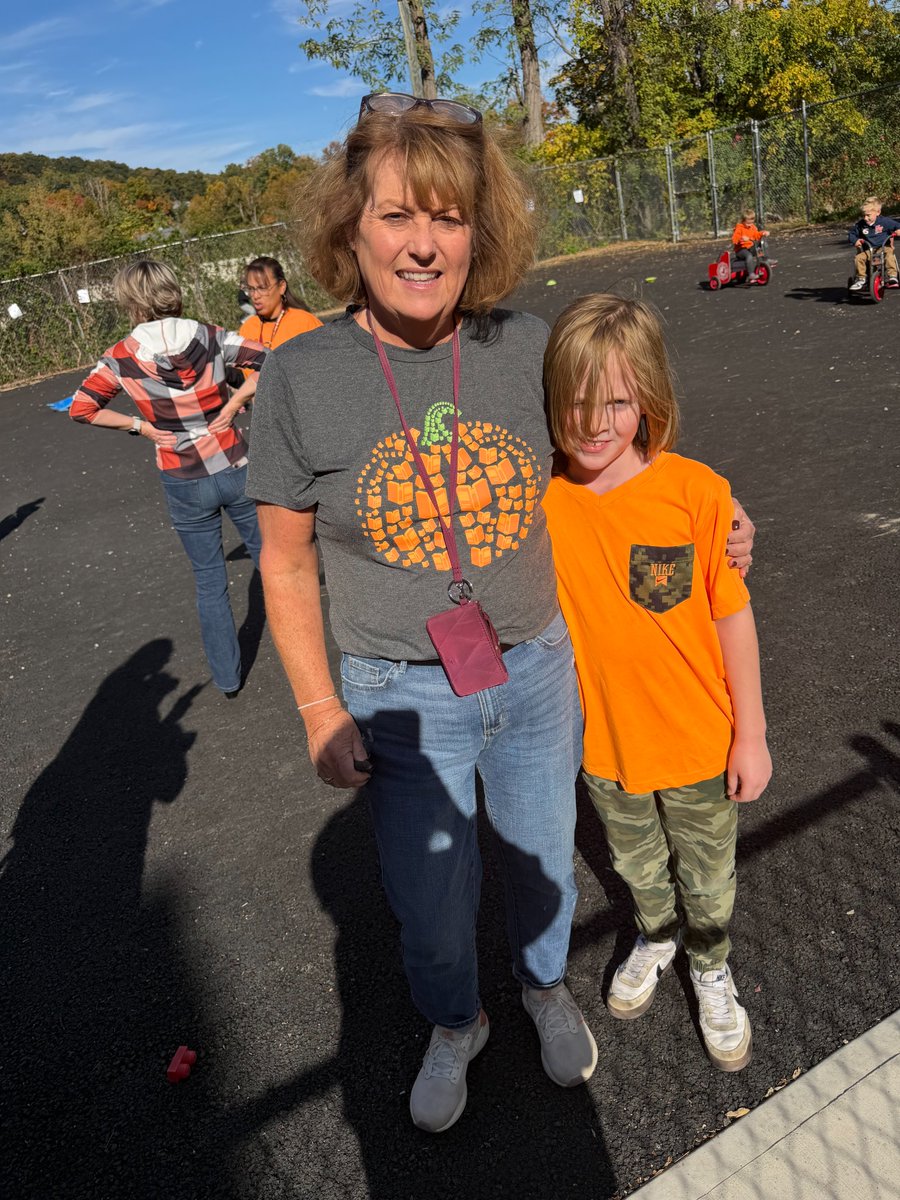 HFFMCSD's tweet photo. π§‘ On Wednesday, FMES wore orange for Unity Day! Our youngest learners are discovering that small acts of kindness help everyone feel safe, welcome, and included at the Fort! π§‘
#UnityDay #ChooseKindness #FMES #HFFMCSD https://t.co/GaZyoCZ99X
