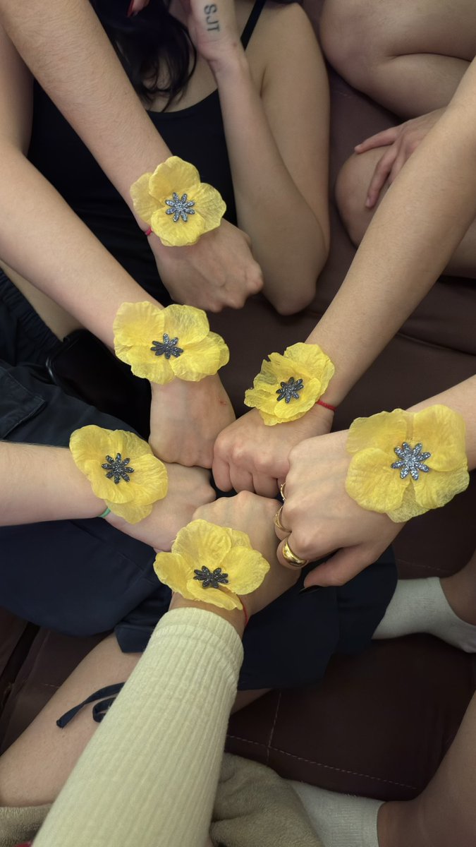 JiminLatinoFB's tweet photo. Jimin sentirá el amor de parte de los fans brasileños en JIMTOBER 💐💛 https://t.co/PLx6iYiFYs