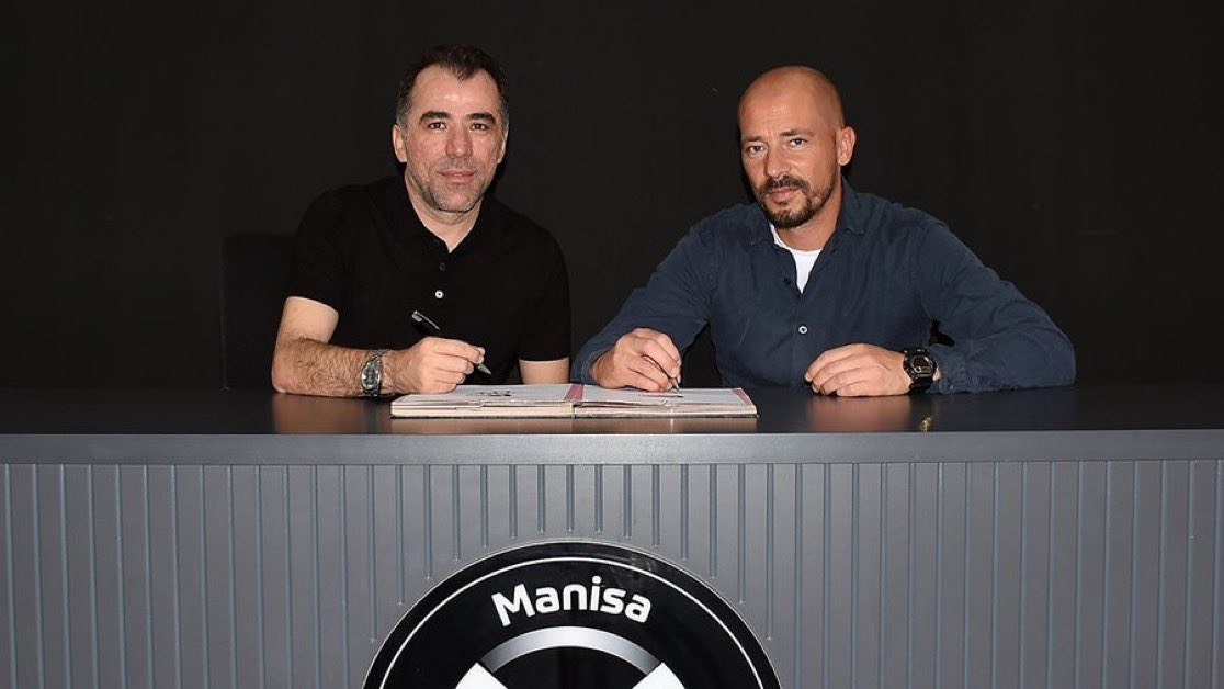 macdergi's tweet photo. 👔 Göztepe'nin eski teknik direktörü Nestor El Maestro, Manisa FK’nın yeni teknik direktörü oldu. https://t.co/hHMzezuaao