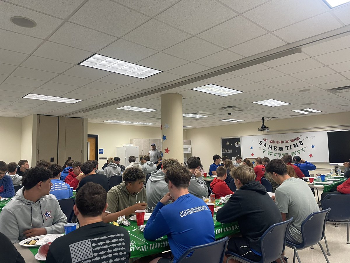 WeboEndzone's tweet photo. Thank you ❤️ to all the parents who provided food 🍳 and Freshly Dairy for the milk donation🥛. The players are fueled and ready for Round 1 of Sectionals. #webo #beatpoly https://t.co/UHZszjC398