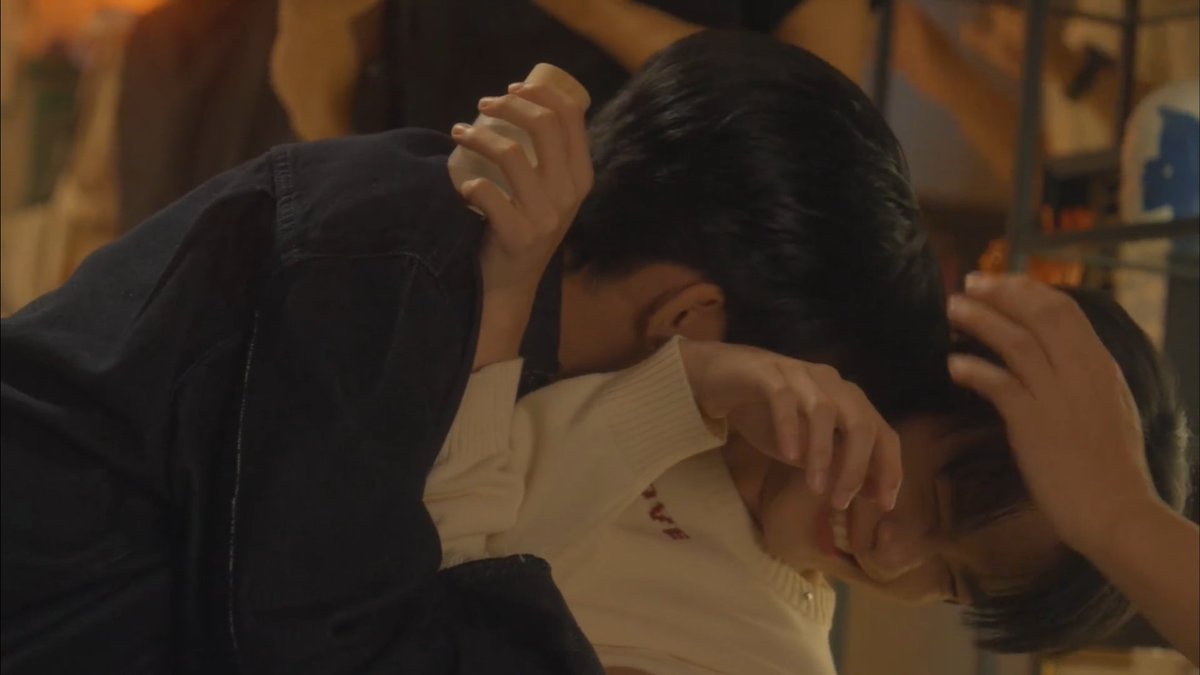 carataaser's tweet photo. How should I describe this picture? I absolutely love it, this is auausave

#BTSแฟนบอยEP8
#MrFanboyEP8
#auausave https://t.co/yk3lRsyYY7