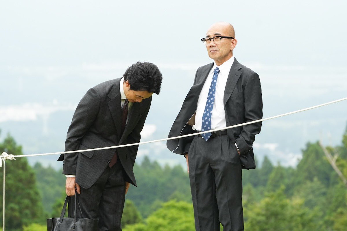 orehako_ntv's tweet photo. #俺たちの箱根駅伝
第3話今夜9時放送

／
第3話見どころ📢
中継に緊急事態！学生連合にも新たな試練が
＼

センターアナウンサーが緊急入院！
代役として白羽の矢が立ったのは
局内最強のクセ者・辛島文三。　
しかし、箱根駅伝中継への協力を拒まれ…！

一方、学生連合を率いる甲斐は
かつてのライバル・東西大学の
平川監督と再会。
「本選3位以上」の目標を笑い飛ばされる中
キャプテン・隼斗も
本来の走りを取り戻せず…。

次々と立ちはだかる壁に
どう立ち向かうのか――

今夜9時、ぜひご覧ください📺

TVer第1・2話無料配信中
🔗https://t.co/u1356kjolP