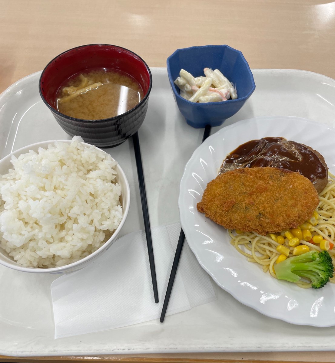 4co9's tweet photo. 先週の社食・ランチ(230円)
ハンバーグ
カツ
カツ https://t.co/y5li0yYuzq