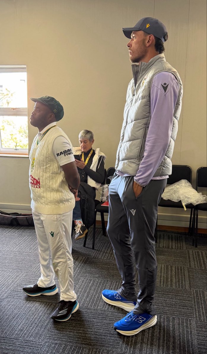 lightningspeedk's tweet photo. What exactly are they looking at? 👀
📸 Daniel Cherny
#SAvAUS #Unbreakable #TheProteas #Australia #Gqeberha #MarcoJansen #TembaBavuma https://t.co/iV9eEvWxRj