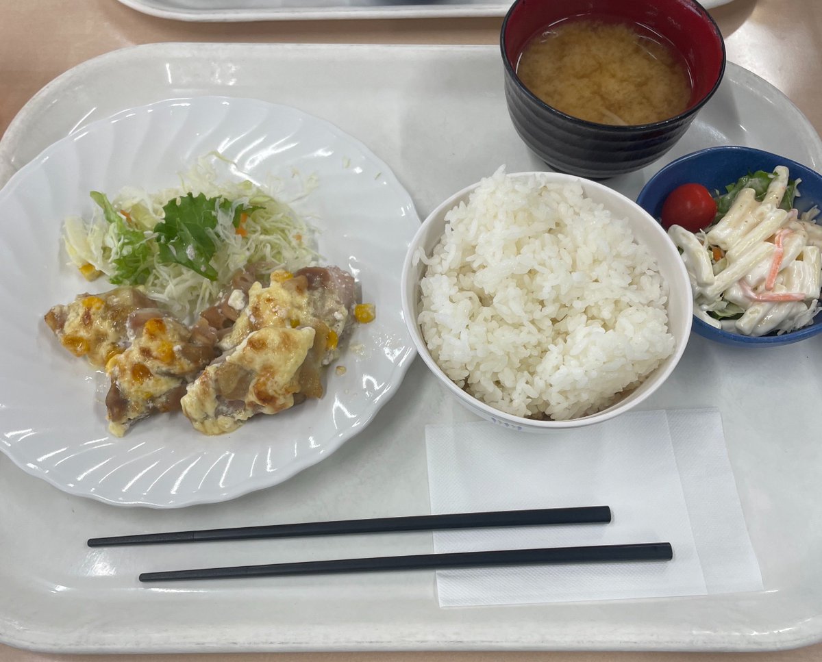 4co9's tweet photo. 今週の社食・ランチ(230円)
タンドリーチキン
海老カツ　白身フライ
マヨチキン https://t.co/e8n5n9iQeh