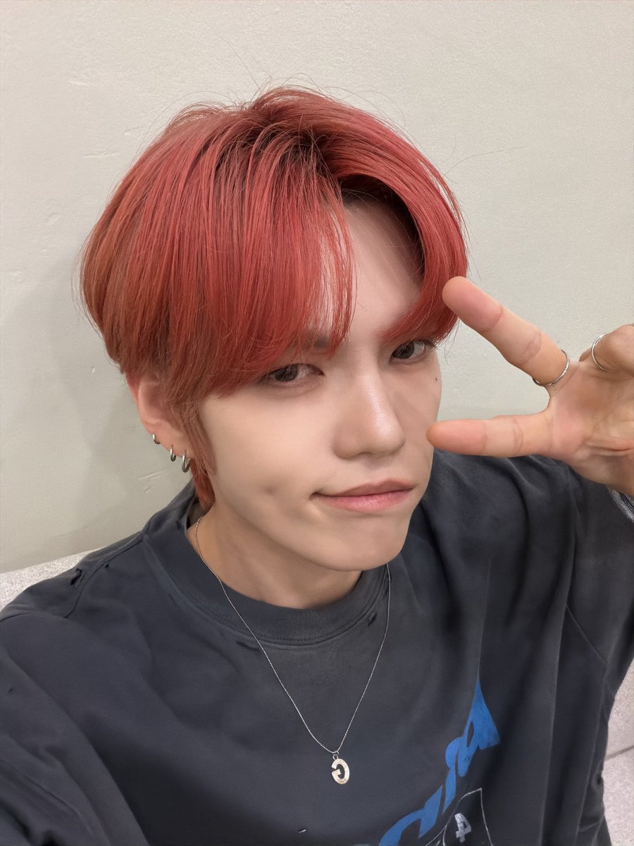 gyevv514's tweet photo. 오늘 계둥력 무엇💕💕
심지어 목걸이 이니셜도 G야,, https://t.co/Bq7NPNP4Mp