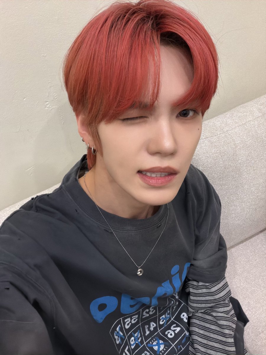 gyevv514's tweet photo. 오늘 계둥력 무엇💕💕
심지어 목걸이 이니셜도 G야,, https://t.co/Bq7NPNP4Mp