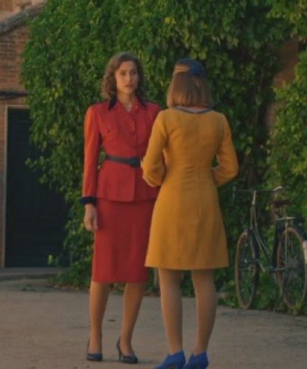 zeldamafin's tweet photo. the ketchup and mustard bottles meeting in my fridge to gossip about mayo https://t.co/vDUT67zPrA