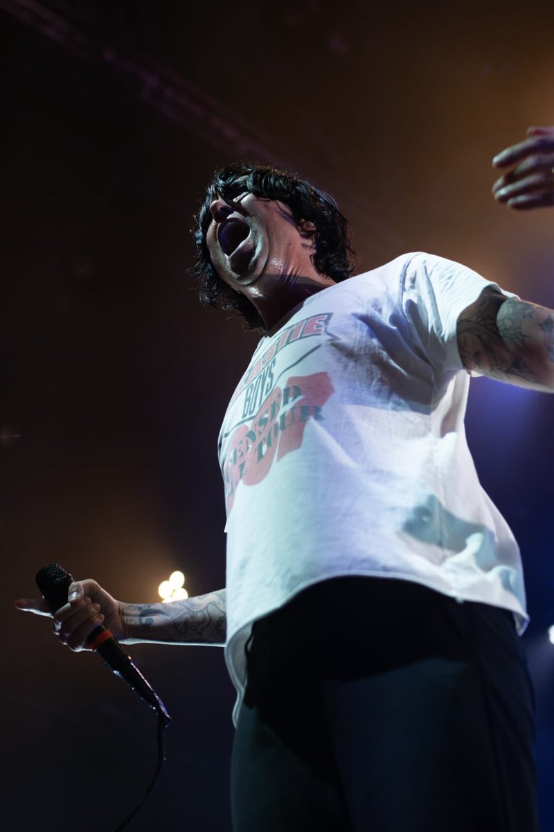 KNAC's tweet photo. SLEEPING WITH SIRENS, RAIN CITY DRIVE In Houston, TX With Photos! Bayou Music Center Show Was 'An Ending In Itself' On October 15th. https://t.co/eW3twysug8  #SleepingWithSirens #RainCityDrive @SWStheband @raincitydrive #KNAC #PureRock https://t.co/yX3Pv53dNB
