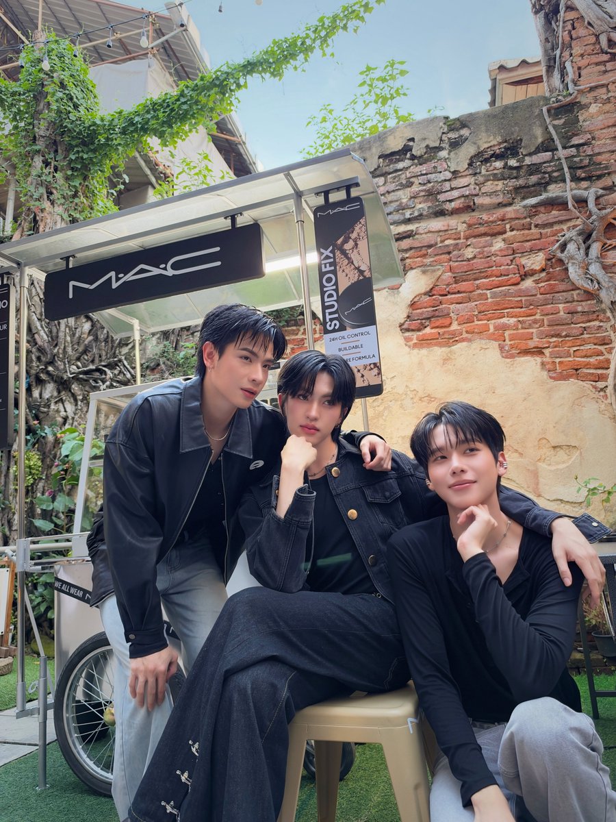 DomundiTV's tweet photo. จบลงไปแล้วสำหรับงาน M.A.C CITY - Are you Ready to Tap your way to flawless skin? ✨

ขอขอบคุณ @MACCosmeticsTH ที่ให้เกียรติ “ลาเต้” @latte_tnc “คิม” @Kkim_pongsaton เเละ “โอม” @ohmkrit ได้มาร่วมเป็นส่วนหนึ่งของงานในวันนี้นะคะ 🥰

ขอขอบคุณแฟน ๆ ทุกคนที่มาเจอกัน รวมถึงแฟน ๆ ที่ส่งกำลังใจมาให้ทั้งสามคนด้วยนะคะ 🫶🏻

#Fixผิวเป๊ะได้ไม่โป๊ะ 
#MACStudioFix