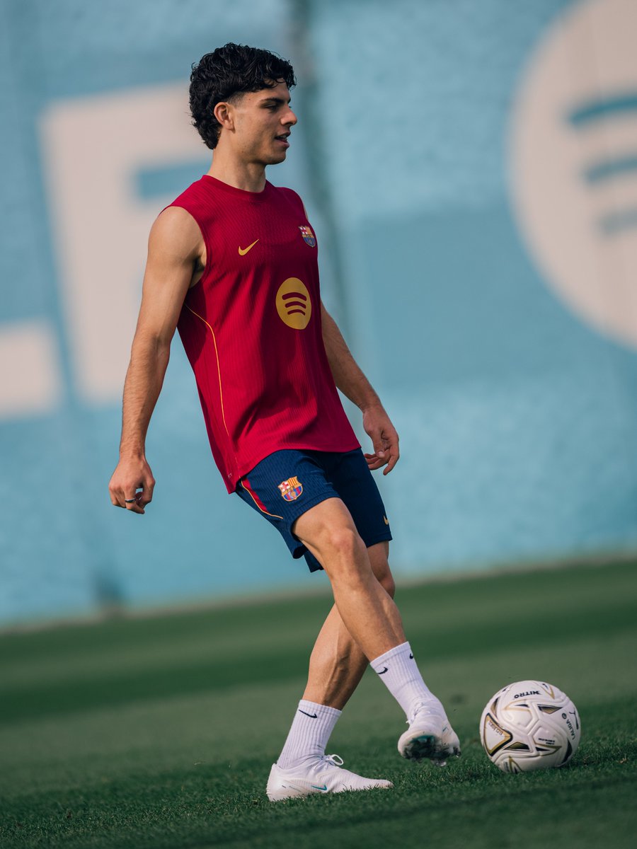 FCBarcelona_es's tweet photo. Las nuevas lonas de la Ciutat Esportiva 👀

FC Barcelona x @spotify x Tyler, The Creator x GOLF WANG ⛳ https://t.co/BvjKk84RSx