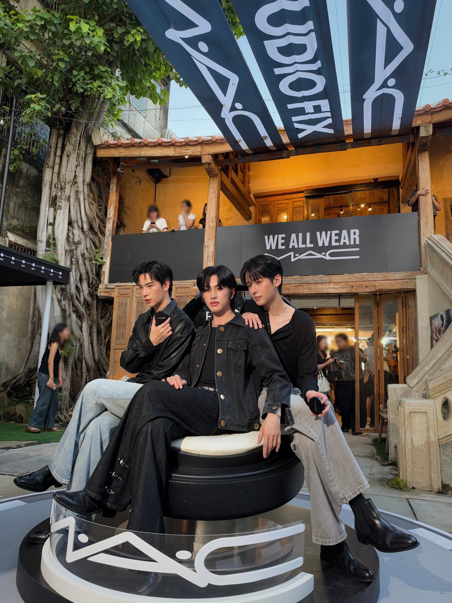 DomundiTV's tweet photo. จบลงไปแล้วสำหรับงาน M.A.C CITY - Are you Ready to Tap your way to flawless skin? ✨

ขอขอบคุณ @MACCosmeticsTH ที่ให้เกียรติ “ลาเต้” @latte_tnc “คิม” @Kkim_pongsaton เเละ “โอม” @ohmkrit ได้มาร่วมเป็นส่วนหนึ่งของงานในวันนี้นะคะ 🥰

ขอขอบคุณแฟน ๆ ทุกคนที่มาเจอกัน รวมถึงแฟน ๆ ที่ส่งกำลังใจมาให้ทั้งสามคนด้วยนะคะ 🫶🏻

#Fixผิวเป๊ะได้ไม่โป๊ะ 
#MACStudioFix