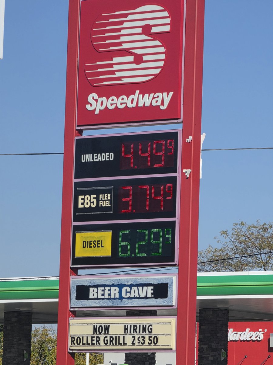 EvanAKilgore's tweet photo. Gas in Ohio, is now $4.49 per gallon.

That is WITH a suspended state gas tax of 39 cents.

That would make a gallon of gas $4.88, less than 2 weeks before Midterms.

Diesel is FU*KING $6.29... WITH a suspended 47 cent tax.

It would be $6.79.

Republicans will LOSE Midterms. https://t.co/sb0SGkyElm