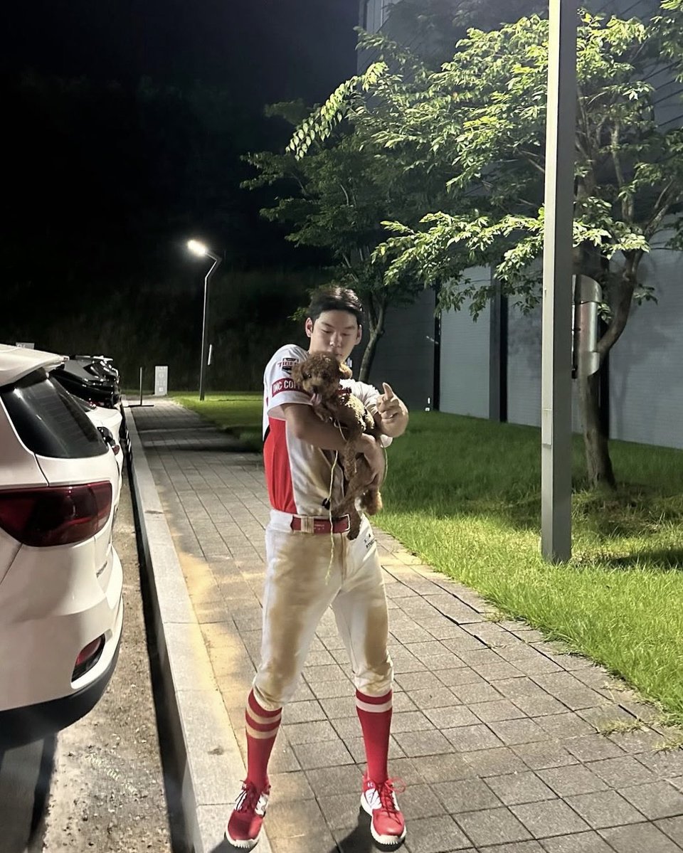 20257R67's tweet photo. 예전예전예전에 잠시 한철 짧게 얼마간 일시적으로 좋아햇던사진임.. https://t.co/AS6TwBXR6N