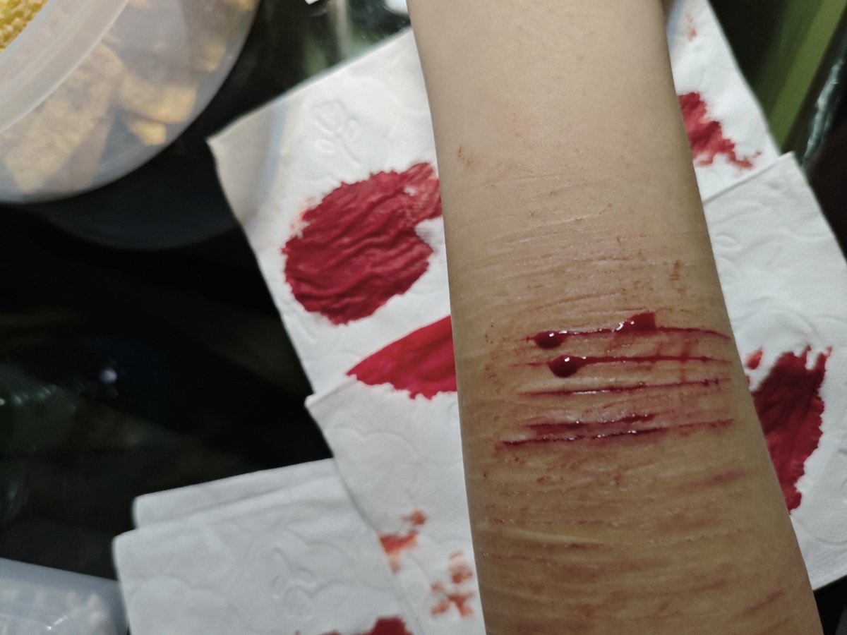 qiu_ning0708's tweet photo. #sfxmakeup 
终于解封了... https://t.co/GSYMr0s3yr