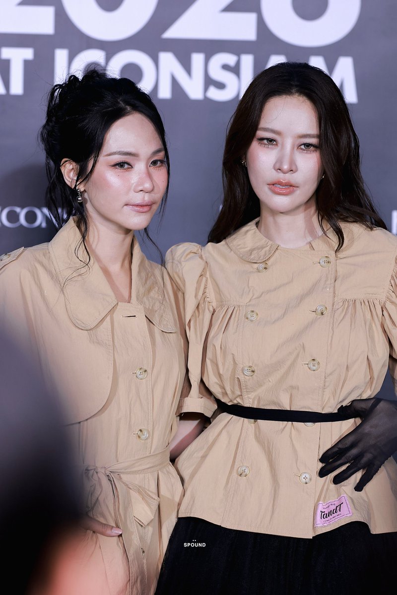 Isolare_ent's tweet photo. It’s actually insane. Whether we worked with them in the past, right now, or in the future—our artists are all at Fashion Week, walking the carpet or sitting front row. We just have top-tier taste. 💅

#AurumBkkEFW26xCharlotte
#MeenBabeatEFW26ICONSIAM
#TeeHengatEFW26ICONSIAM 
#PNBatEFW26ICONSIAM