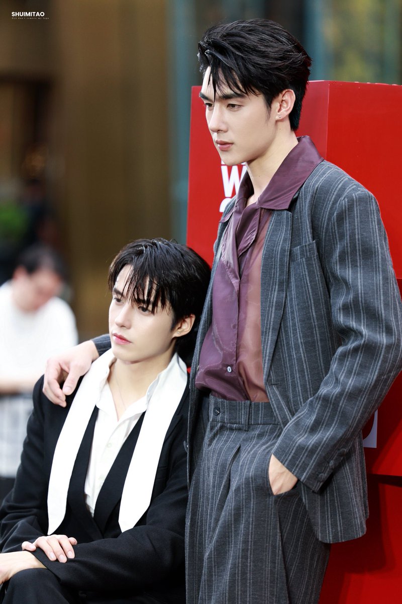 Isolare_ent's tweet photo. It’s actually insane. Whether we worked with them in the past, right now, or in the future—our artists are all at Fashion Week, walking the carpet or sitting front row. We just have top-tier taste. 💅

#AurumBkkEFW26xCharlotte
#MeenBabeatEFW26ICONSIAM
#TeeHengatEFW26ICONSIAM 
#PNBatEFW26ICONSIAM