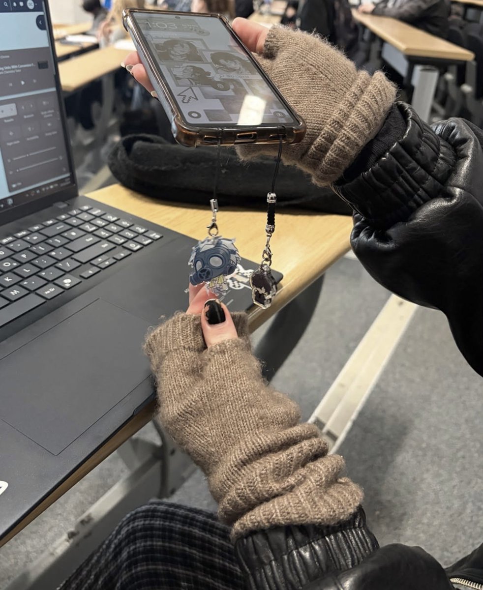 autopsyxyz's tweet photo. @XIII906 new phone charm🥹🥹🥹🥹 https://t.co/uBKwu0vK7m