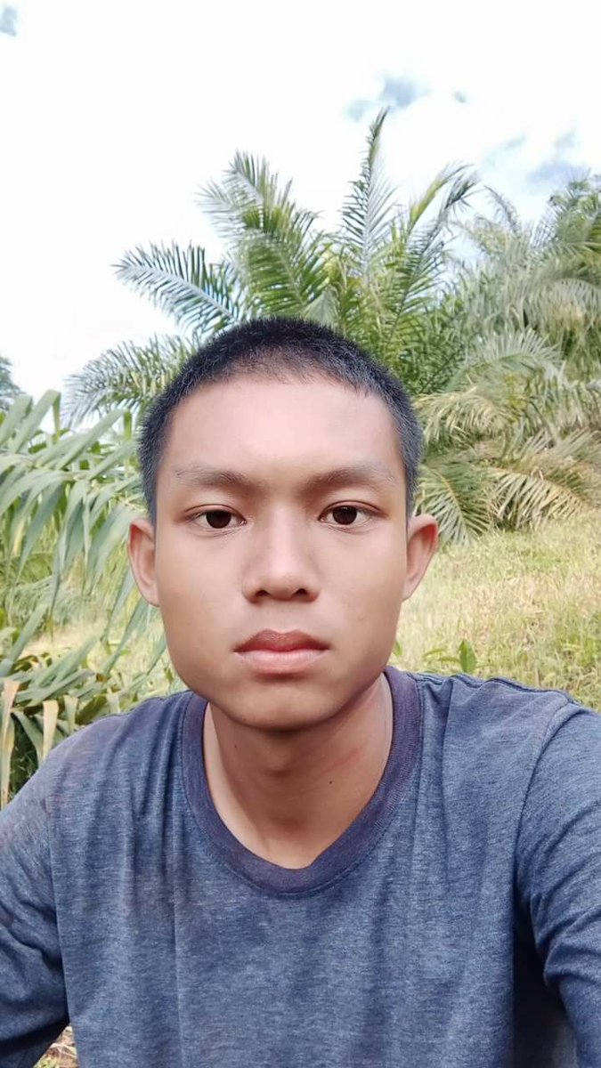 GuiTarAnn002's tweet photo. ลุงกับหลานใครใหญ่กว่ากัน แอบไปชักกันสองคนในสวน https://t.co/IbWv6Le3Ho