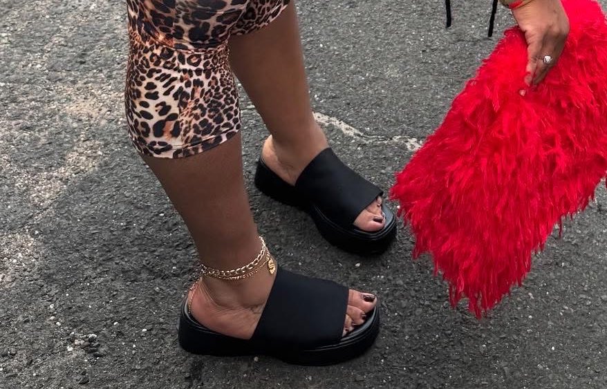 DayTrip96's tweet photo. #Candids #candidfeet #ebonysoles #bigfeet #widesoles #ffc #footfetish https://t.co/Iv6EleSZ7s