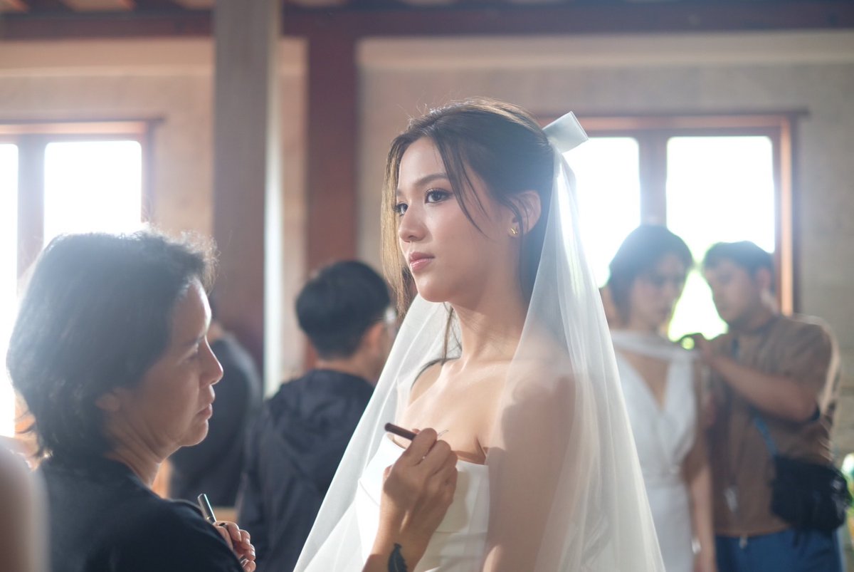 bonnieofficial_'s tweet photo. [💌] 231026 LiLLy_a_r_d IG Post Update

👰🏻‍♀️💜✨

#MoonshadowSeries 
#beonnnie https://t.co/AwBb6zoQHe