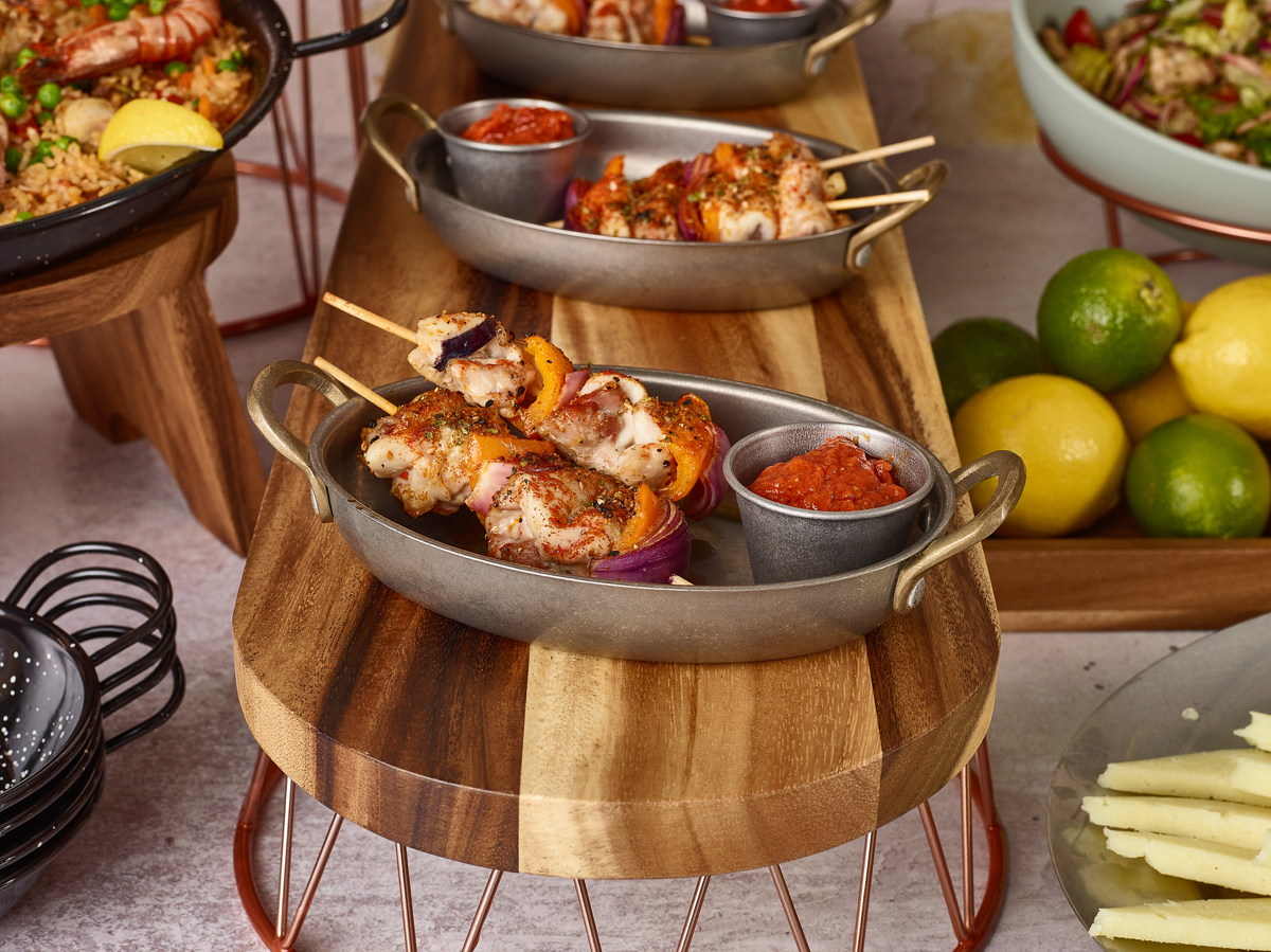 Genware1's tweet photo. 🥘 Our range of Vintage Steel Oval Dishes adds a touch of bold, industrial flair to food presentations. Available in various sizes and colours. #GenWare
 
🔗https://t.co/8fOcXIlUwB https://t.co/2oygV7oVDN