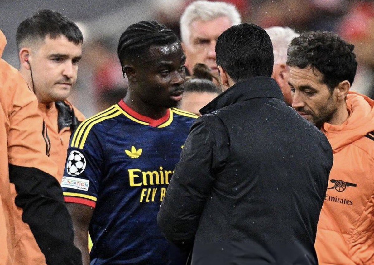 FabrizioRomano's tweet photo. 🚨 Bukayo Saka could be our for minimum 6 weeks as more scans will take place today, @SamiMokbel_BBC reports.

Mikel Arteta: “It doesn’t look good. Bukayo has another MRI this afternoon because he had quite a lot of fluid in the area so it was difficult to understand the extent of the injury, but we’ll know more probably tomorrow. Again, we need a few more scans and opinions from specialist”.