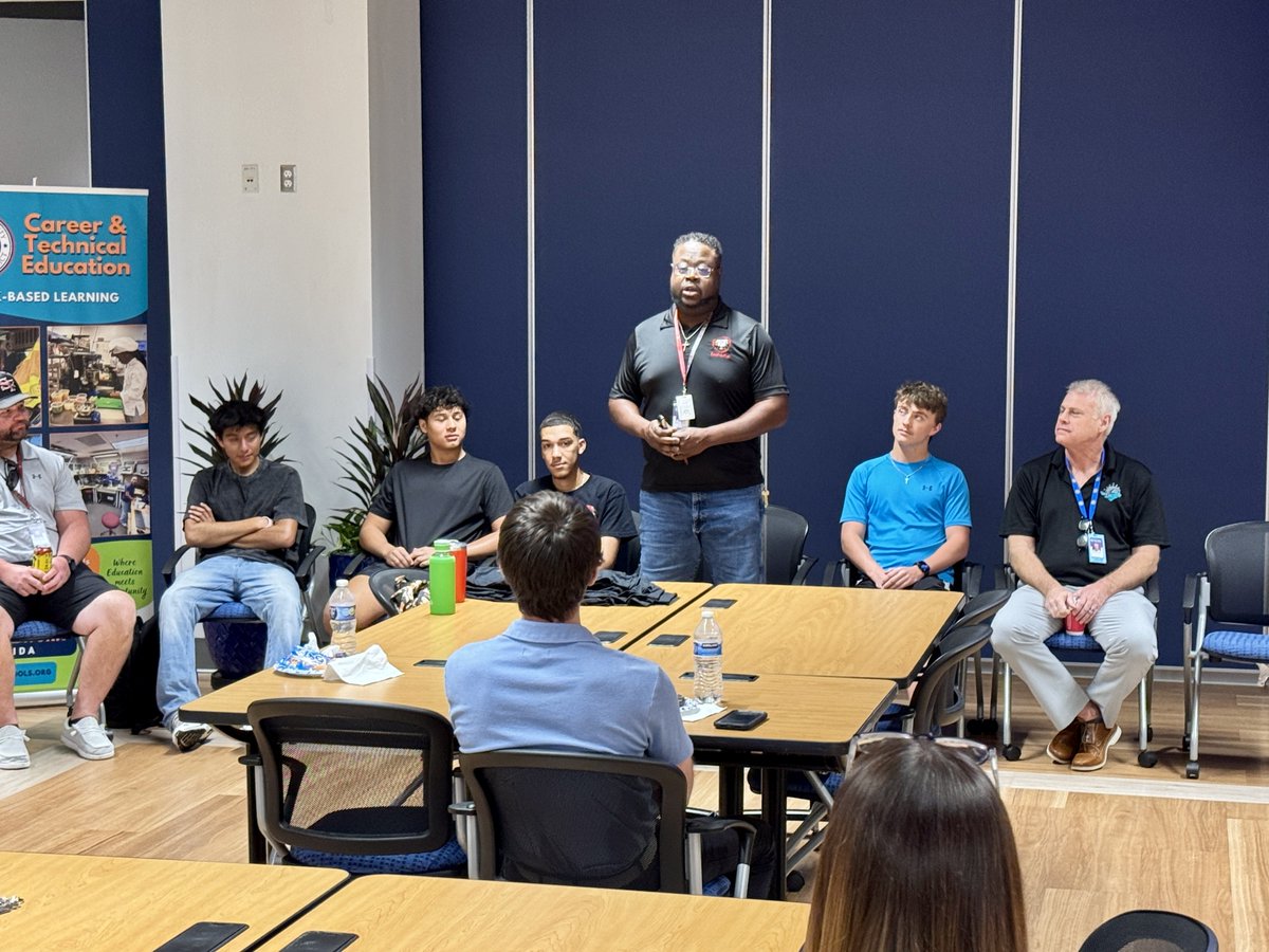MCSDFlorida's tweet photo. 🤝BUILDING BRIGHT FUTURES TOGETHER🤝 

Our MCSD College & Career Readiness team recently brought together industry partners, educators and students for a Career & Technical Education (CTE) Taskforce meeting. 

Partners shared workforce insights, while students and teachers offered their perspectives during a panel discussion.

Together, we're paving the way for future career opportunities!

#ALLINMartin👊 #PublicSchoolPROUD #MartinMeansMore #GetThereFL