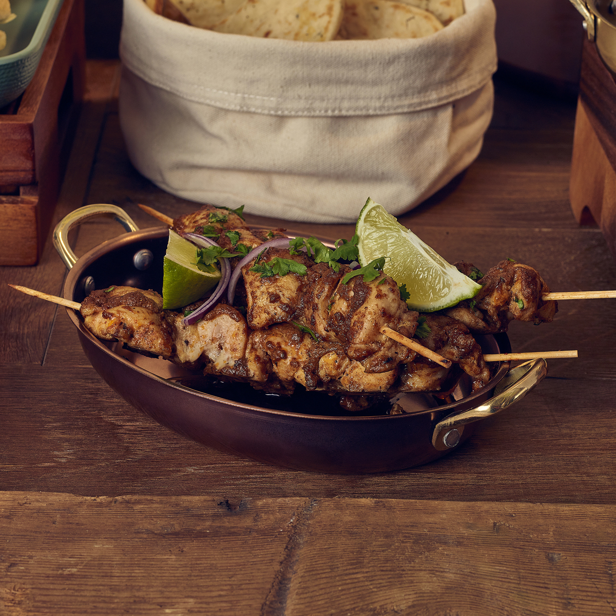 Genware1's tweet photo. 🥘 Our range of Vintage Steel Oval Dishes adds a touch of bold, industrial flair to food presentations. Available in various sizes and colours. #GenWare
 
🔗https://t.co/8fOcXIlUwB https://t.co/2oygV7oVDN
