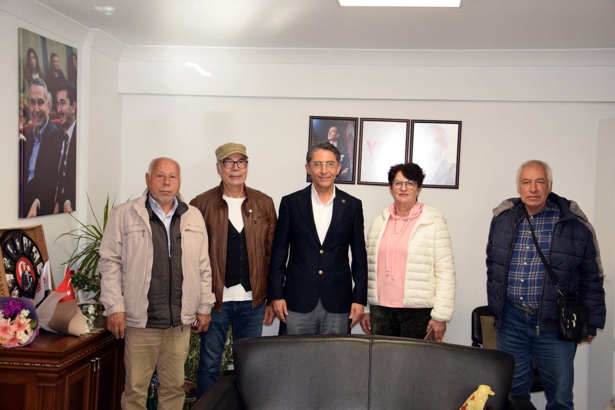 YENICankayailce's tweet photo. Çankaya İlçe Başkanlığımızda bugün Keklikpınarı Mahalle Temsilcilerimizi misafir ettik.

Mahallelerimizin ihtiyaçları, örgütlü dayanışma ve ortak çalışmalar üzerine verimli bir görüşme gerçekleştirdik.

Yol arkadaşlarımıza teşekkür ediyoruz. https://t.co/y9bAyO8uoy