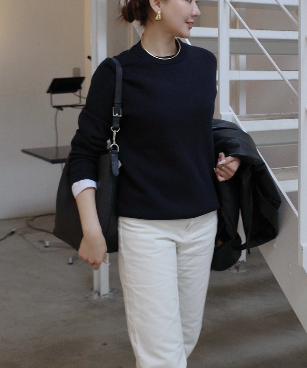 chocom___'s tweet photo. UNIQLOアイテムでレイヤードまとめ👔❤️
シャツと白Tは秋冬必須アイテム👩‍💻 https://t.co/IuawZ1VFmZ