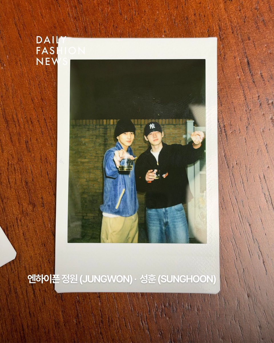 gueenca's tweet photo. 261024 리지 1주년 팝업 데패뉴 
#정원 #JUNGWON #ジョンウォン

아 너무동네마실이라서 웃음 빡빡나네 https://t.co/ChnoFgfxvM