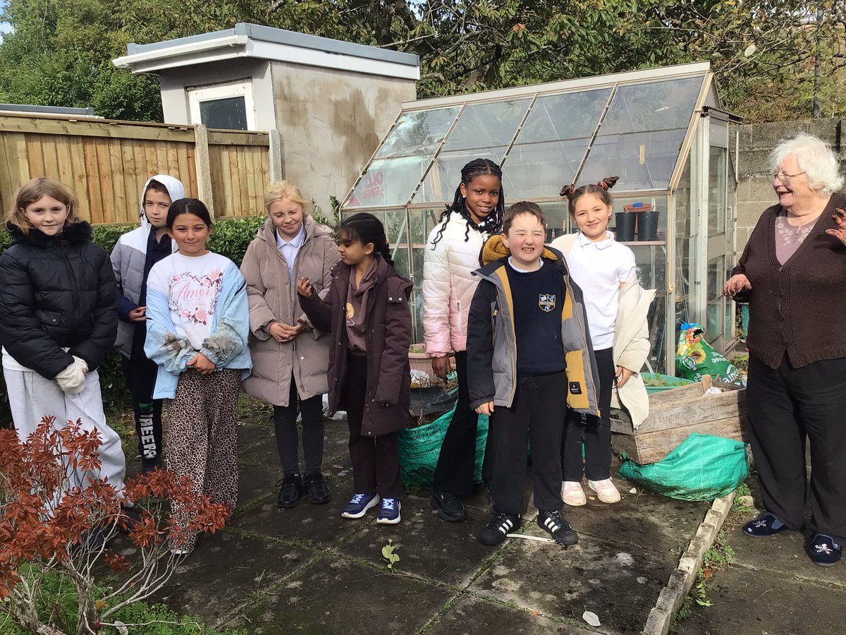 Sandfields_Pri's tweet photo. Repotting our lettuce, pak choi and spinach seedlings this week and popped them safely in a glass house to protect them from the stormy weather. Gardening fun in Dosbarth Wildcats. #sfphwb #sfpwildcats https://t.co/CAx9cK0aLE