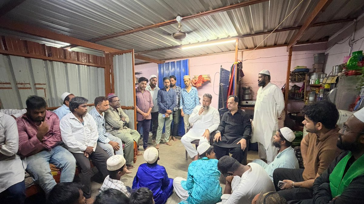FerozLala9's tweet photo. आज बैरिस्टर @asadowaisi साहब के निर्देश पर आज हिंदूपुर, आंध्र प्रदेश के सिल्क कॉलोनी और ऑटो नगर में जनसंपर्क किया। घर-घर जाकर लोगों से मुलाकात की और #AIMIM उम्मीदवारों को वोट देकर कामयाब बनाने की अपील की। AIMIM 🤝 https://t.co/8JJvvAnhQu