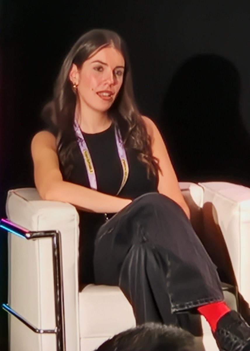 javilopezcam's tweet photo. "No puedes competir contra alguien que se lo esté pasando bien". La frase de la tarde la dispara @nmediavilla19 hablando sobre diseño en #TRG26 https://t.co/1xLpROD4AF