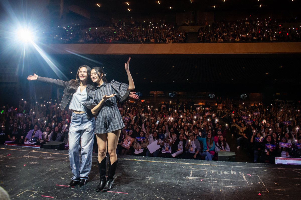 cdmentph's tweet photo. Si hay algo que esperamos que recuerden de octubre, que sea esto ✨

Besties de México, hicieron que este día fuera aún más especial para LookmheeSonya y no podríamos estar más agradecidos ❤️

Gracias por llenarlo de amor, risas y momentos que siempre recordaremos con mucho cariño.

Guardaremos estos recuerdos en nuestros corazones 🫶

#LMSYEVERAFTER
#LMSYRememberInMexicoCity
#LookmheeSonya

More photos here: https://t.co/C6WP4O1bgE
