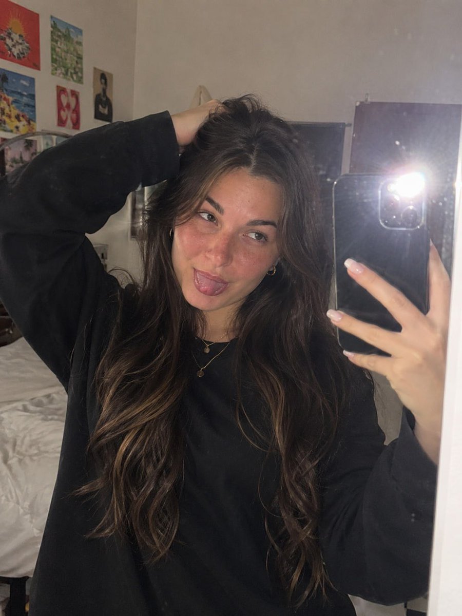 Sofiaaponce's tweet photo. Nothing to do right nowww 😑😑 https://t.co/ij8SDUo1YZ