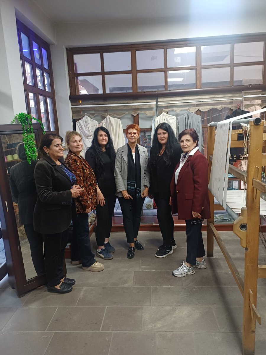 elcinguloren_'s tweet photo. Bugün 2.ziyaretimiz Nallıhan oldu.

Burada da esnaf ziyaretleri ve halkıyla sohbet ettik.
Üretken ve çalışkanlar.
Özellikle kadınların üretime katkıda bulunması beni ayrıca mutlu etti. https://t.co/o5GHL8Mp0V