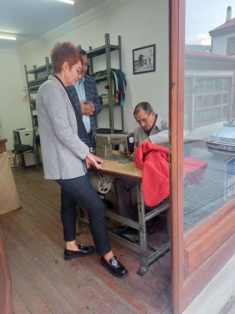 devaankarada's tweet photo. DEVA Partisi Ankara İl Başkanımız Sn. Fatma Elçin Gülören, İl Teşkilat İşleri Başkanımız Sn. Bekir Sami Bilyay, Yeni Yol Kurucular Kurulu Üyesi Sn. Fatma Beslen, İl Yerel Yönetimler Başkan Yardımcımız Sn. Serpil Evren ve İl Sağlık Politikaları Danışmanımız Sn. Gülizar Mordeniz ile birlikte vatandaşlarımızın talep ve beklentilerini dinledik, çözüm önerilerimizi paylaştık.

Genel Başkanımız Sn. Ali Babacan’ın selamlarını hemşehrilerimize ileterek, vatandaşlarımızla gönül bağımızı güçlendiren verimli bir buluşma gerçekleştirdik.

Bizleri samimiyetle karşılayan, görüş ve düşüncelerini bizlerle paylaşan tüm Nallıhanlı hemşehrilerimize gönülden teşekkür ediyoruz. Halkımızın sesini dinlemeye, sorunlara çözüm üretmeye ve daha güzel bir gelecek için hep birlikte çalışmaya devam edeceğiz.