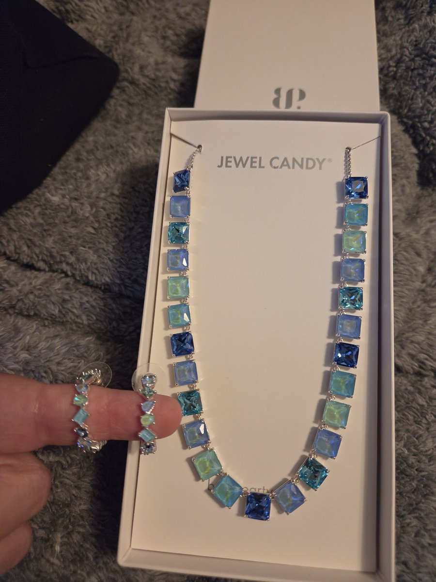 witchychaos's tweet photo. I was so excited to snag this necklace for $18 (with shipping) that I didn't even notice it was a set with earrings!  😱😱😱 https://t.co/qsFYHv6rbl